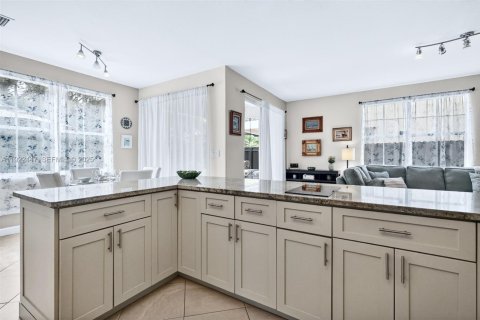 Casa en venta en Miami, Florida, 4 dormitorios, 282.7 m2 № 1988974 - foto 20