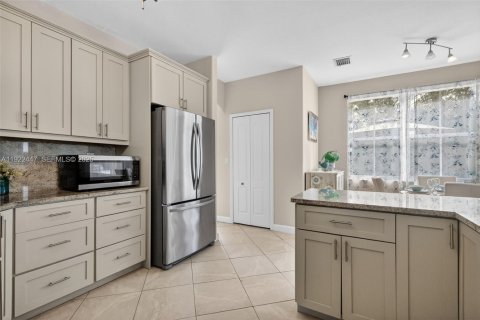 Casa en venta en Miami, Florida, 4 dormitorios, 282.7 m2 № 1988974 - foto 19