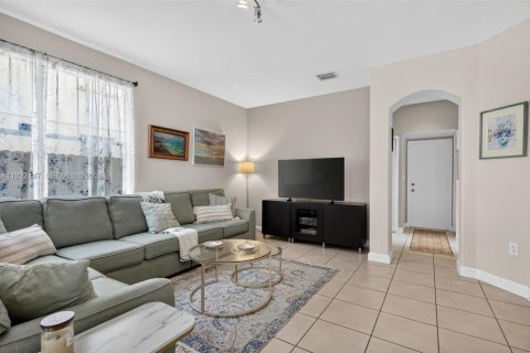 Casa en venta en Miami, Florida, 4 dormitorios, 282.7 m2 № 1988974 - foto 26