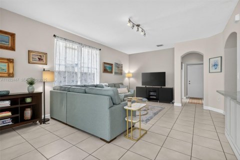 Casa en venta en Miami, Florida, 4 dormitorios, 282.7 m2 № 1988974 - foto 23