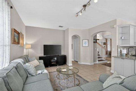 Casa en venta en Miami, Florida, 4 dormitorios, 282.7 m2 № 1988974 - foto 24