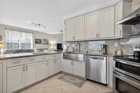 Casa en venta en Miami, Florida, 4 dormitorios, 282.7 m2 № 1988974 - foto 16