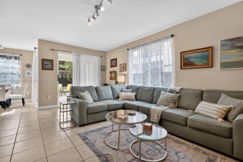 Casa en venta en Miami, Florida, 4 dormitorios, 282.7 m2 № 1988974 - foto 25