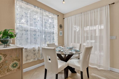 Casa en venta en Miami, Florida, 4 dormitorios, 282.7 m2 № 1988974 - foto 21