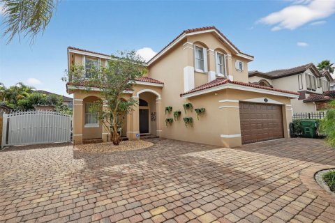 Casa en venta en Miami, Florida, 4 dormitorios, 282.7 m2 № 1988974 - foto 3