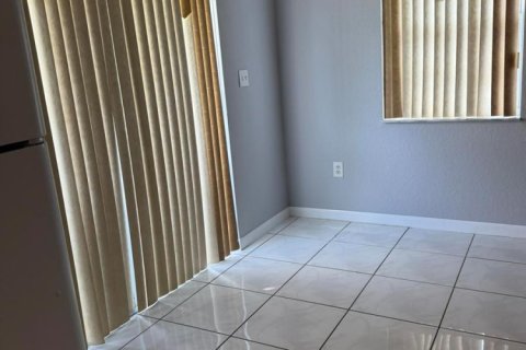 Villa ou maison à louer à Miami, Floride: 3 chambres, 189.24 m2 № 2086198 - photo 5