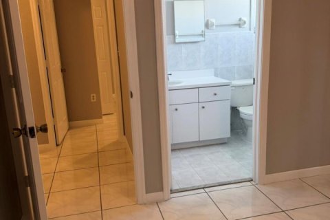 Villa ou maison à louer à Miami, Floride: 3 chambres, 189.24 m2 № 2086198 - photo 10
