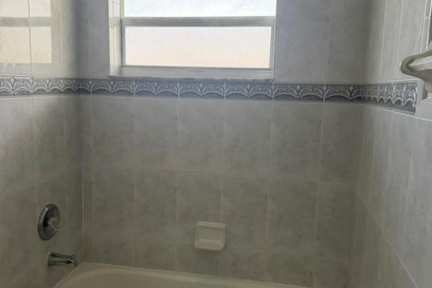 Villa ou maison à louer à Miami, Floride: 3 chambres, 189.24 m2 № 2086198 - photo 13