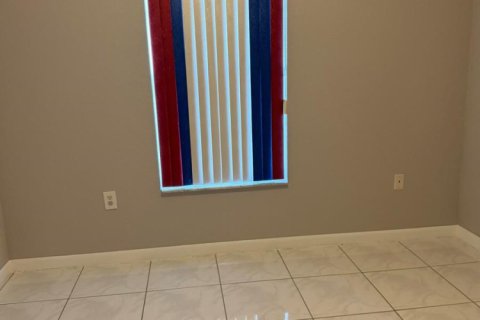 Villa ou maison à louer à Miami, Floride: 3 chambres, 189.24 m2 № 2086198 - photo 15
