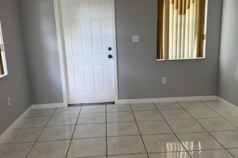 Villa ou maison à louer à Miami, Floride: 3 chambres, 189.24 m2 № 2086198 - photo 9