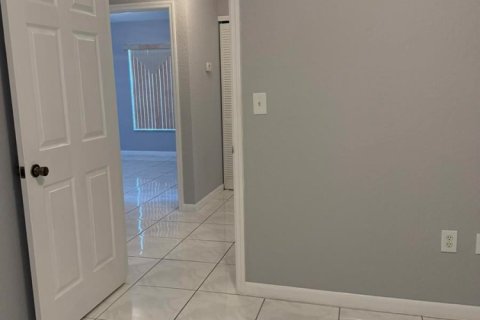 Villa ou maison à louer à Miami, Floride: 3 chambres, 189.24 m2 № 2086198 - photo 8