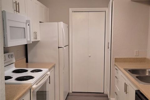 Condo in Orlando, Florida, 2 bedrooms  № 1831809 - photo 8