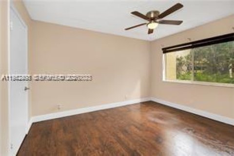 Купить кондоминиум в Тамарак, Флорида 1 спальня, 64.57м2, № 2011578 - фото 10