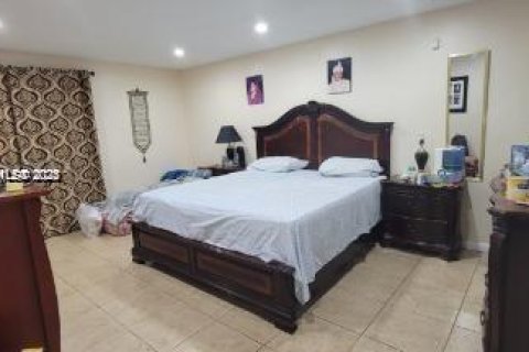 Condo in Hialeah, Florida, 3 bedrooms  № 1715695 - photo 4