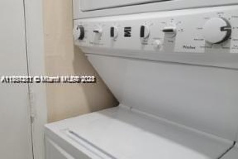 Condo in Hialeah, Florida, 3 bedrooms  № 1715695 - photo 6