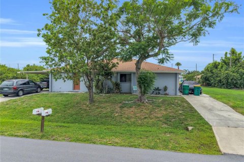 Propiedad comercial en Englewood, Florida 4 dormitorios, 178.19 m2 № 2106764