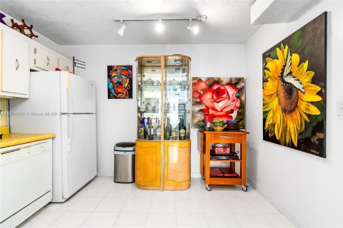 Condo in Sunny Isles Beach, Florida, 2 bedrooms № 2015548 - photo 19