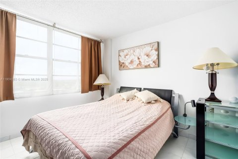Condo in Sunny Isles Beach, Florida, 2 bedrooms № 2015548 - photo 22
