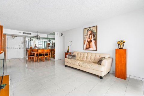 Condo in Sunny Isles Beach, Florida, 2 bedrooms № 2015548 - photo 10