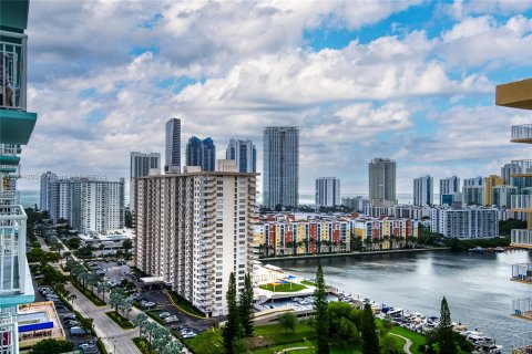 Condo in Sunny Isles Beach, Florida, 2 bedrooms № 2015548 - photo 4