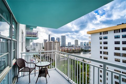 Condo in Sunny Isles Beach, Florida, 2 bedrooms № 2015548 - photo 6