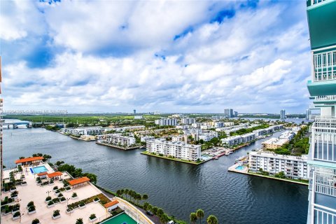 Condo in Sunny Isles Beach, Florida, 2 bedrooms  № 2015548