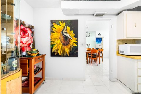 Condo in Sunny Isles Beach, Florida, 2 bedrooms № 2015548 - photo 20