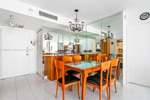 Condo in Sunny Isles Beach, Florida, 2 bedrooms № 2015548 - photo 8