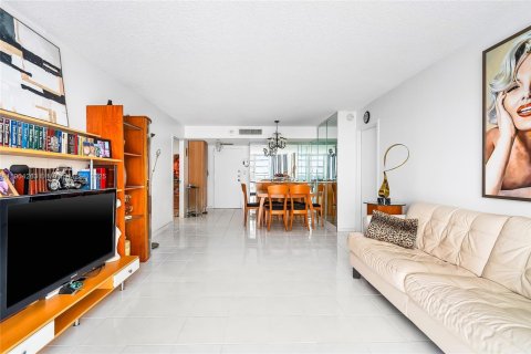 Condo in Sunny Isles Beach, Florida, 2 bedrooms № 2015548 - photo 11