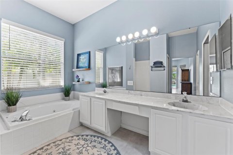 House in Tampa, Florida 4 bedrooms, 239.22 sq.m. № 1803069 - photo 19
