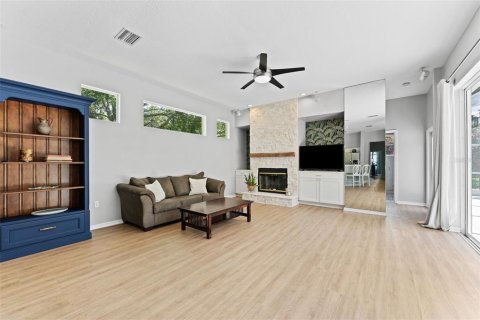 House in Tampa, Florida 4 bedrooms, 239.22 sq.m. № 1803069 - photo 7