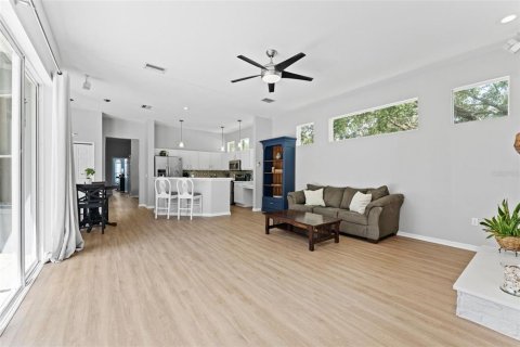 House in Tampa, Florida 4 bedrooms, 239.22 sq.m. № 1803069 - photo 9