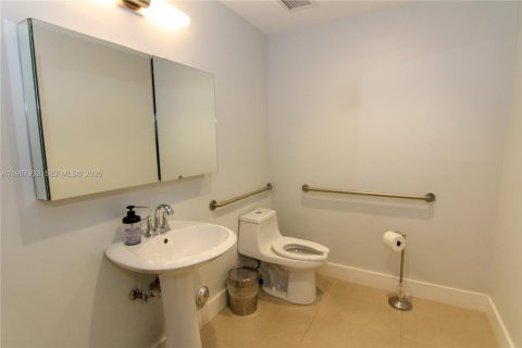 Купить коммерческую недвижимость в Дорал, Флорида № 2051201 - фото 15