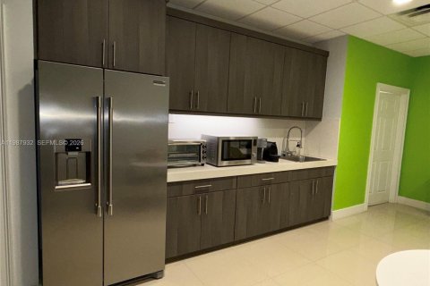 Купить коммерческую недвижимость в Дорал, Флорида № 2051201 - фото 6