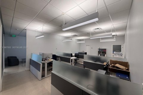 Купить коммерческую недвижимость в Дорал, Флорида № 2051201 - фото 5