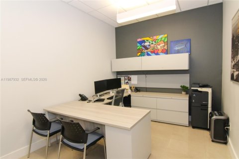 Купить коммерческую недвижимость в Дорал, Флорида № 2051201 - фото 16