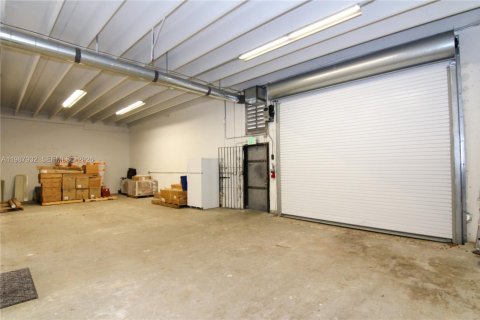 Купить коммерческую недвижимость в Дорал, Флорида № 2051201 - фото 18