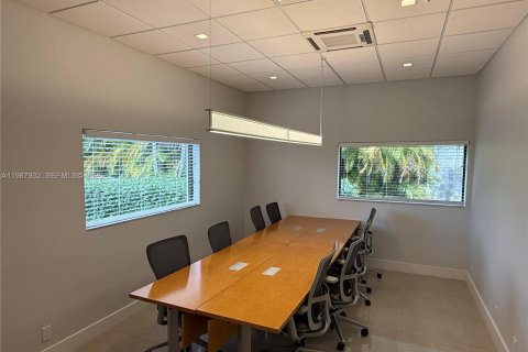 Купить коммерческую недвижимость в Дорал, Флорида № 2051201 - фото 4