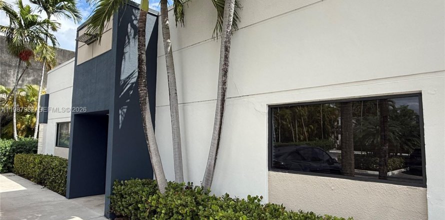 Коммерческая недвижимость в Дорал, Флорида № 2051201