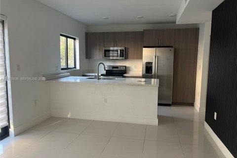 House in Florida City, Florida 5 bedrooms, 176.7 sq.m. № 2044503 - photo 4