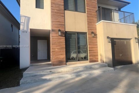 House in Florida City, Florida 5 bedrooms, 176.7 sq.m. № 2044503