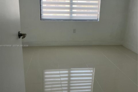 House in Florida City, Florida 5 bedrooms, 176.7 sq.m. № 2044503 - photo 5