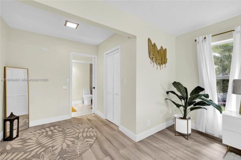 House in Tamarac, Florida 4 bedrooms, 222.22 sq.m. № 1996780 - photo 8