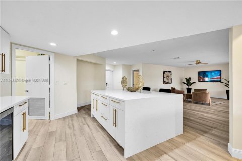 House in Tamarac, Florida 4 bedrooms, 222.22 sq.m. № 1996780 - photo 22