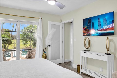 House in Tamarac, Florida 4 bedrooms, 222.22 sq.m. № 1996780 - photo 16