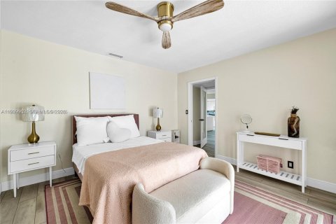 House in Tamarac, Florida 4 bedrooms, 222.22 sq.m. № 1996780 - photo 18