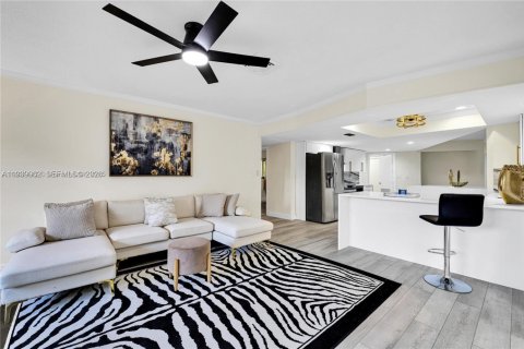 House in Tamarac, Florida 4 bedrooms, 222.22 sq.m. № 1996780 - photo 27