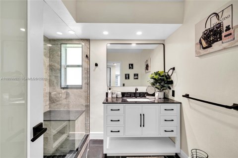 House in Tamarac, Florida 4 bedrooms, 222.22 sq.m. № 1996780 - photo 30