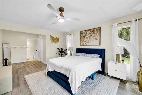 House in Tamarac, Florida 4 bedrooms, 222.22 sq.m. № 1996780 - photo 9