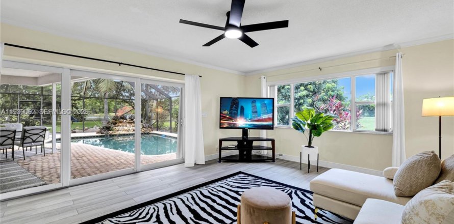 House in Tamarac, Florida 4 bedrooms, 222.22 sq.m. № 1996780